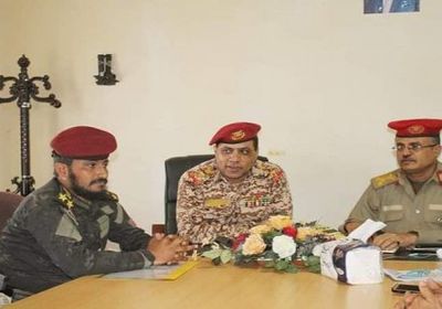 قائد عسكري يتهم محور تعز بدعم تمرد الأفراد داخل الجيش (وثيقة)