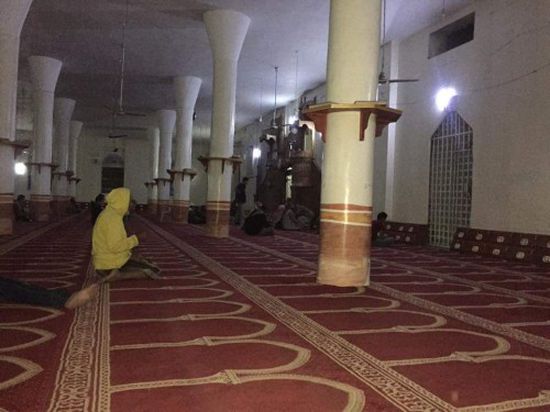 عاجل..إصابة إمام جامع ومقتل آخر على يد شقيق الأول في مسجد بإب