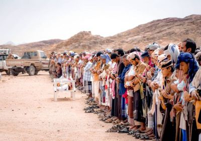 تشيّع جثماني الفقيدين " المرزقي" و"المحضار" إلى مثواهما الأخير بشبوة (صور)