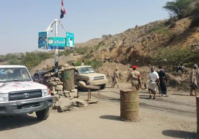 مقتل طفل وإصابة مدنيين في اشتباكات بين أفراد الجيش بتعز