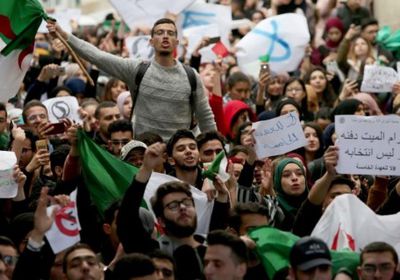 تصاعد الاحتجاجات بالجزائر رفضًا للوساطة وسط دعوات لـ"عصيان مدني"