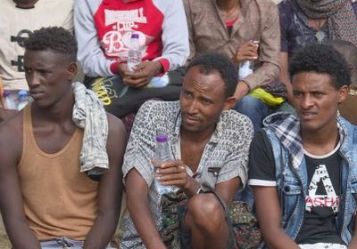 القوات السعودية تحرر 81 إفريقيًا من قبضة عصابة الاتجار بالبشر الحوثية بصعدة (صور)