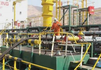 وصول باخرة المازوت لؤلؤة كريتر إلى ميناء المكلا