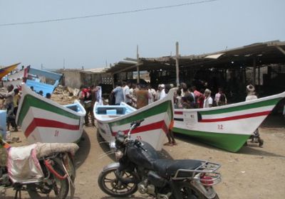 بدعم كويتي.. تقديم 100 قارب للصيادين بالحديدة