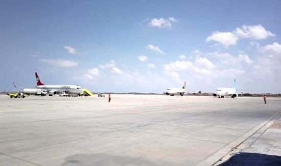 توقف حركة الملاحة بمطار معتيقة الليبي عقب تعرضه لقصف جوي