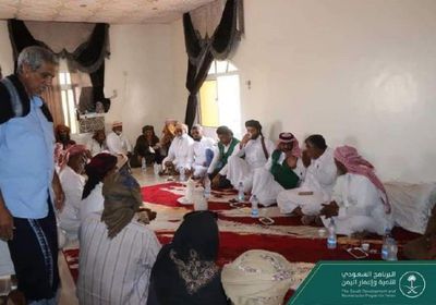 "البرنامج السعودي" يطلع على احتياجات مديرية حات بالمهرة 
