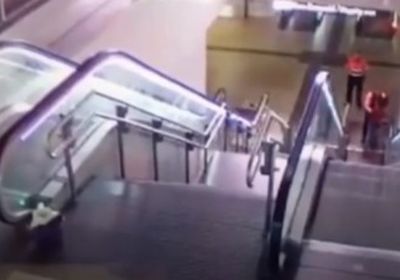 طرد رجل أمن بشركة خاصة في إسبانيا بعد تعديه على مهاجر إفريقي