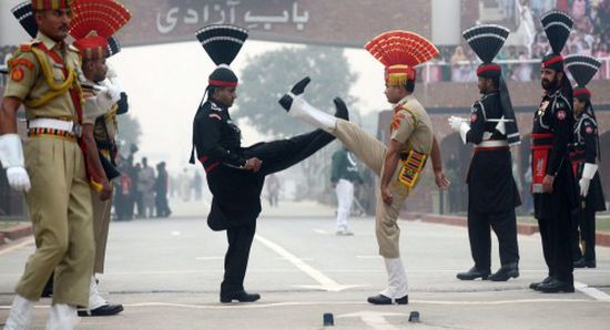 باكستان تشيد بمبادرة ترامب للتوسط في نزاع "كشمير" رغم الرفض الهندي