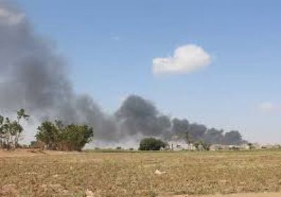 إصابة مواطن وحفيدته بقذيفة حوثية في حجة