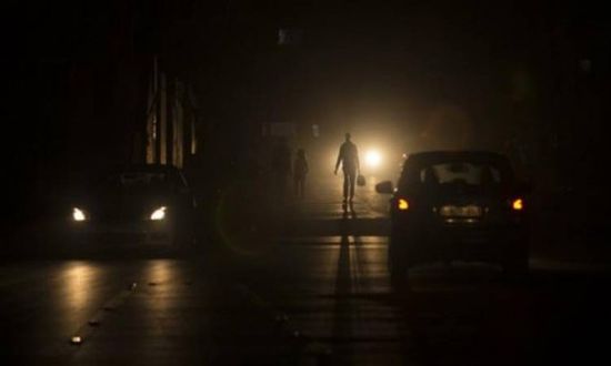 بعد انقطاع الكهرباء.. الظلام يغرق عشرات الملايين بإندونيسيا 