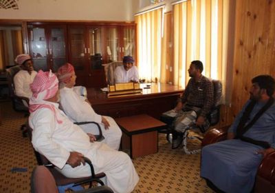 اجتماع لمناقشة احتياجات مديرية شحن بالمهرة 