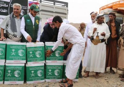 بدعم سعودي.. توزيع 5 آلاف سلة غذائية على النازحين بصنعاء