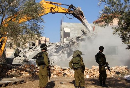الاحتلال الإسرائيلي يهدم منزلًا لفلسطيين جنوبي بيت لحم