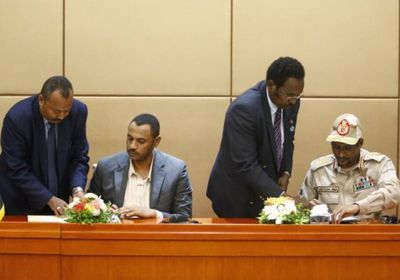 الترتيبات للتوقيع النهائي على الإعلان الدستوري تتصدر الصحف السودانية