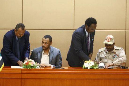 الترتيبات للتوقيع النهائي على الإعلان الدستوري تتصدر الصحف السودانية