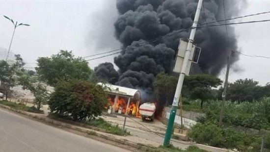 حريق هائل في محطة شركة النفط بإب (صور)