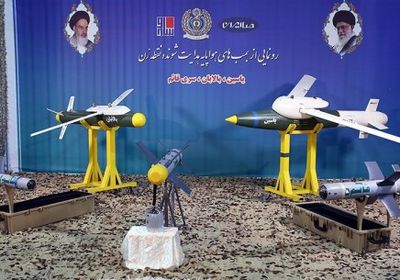 استعراضًا للعضلات.. إيران تصنع طائرات نفاثة مسيرة تحمل قنابل ذات توجيه ذكي (صور)