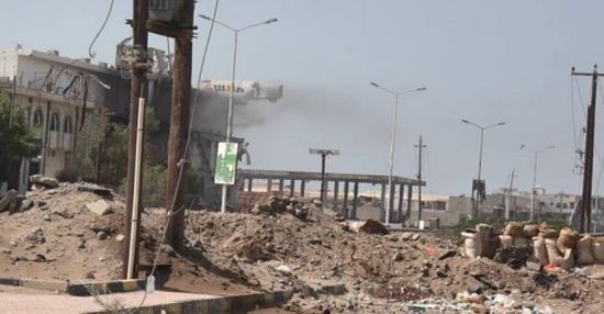 قصف حوثي مكثف على مواقع القوات المشتركة بالحديدة