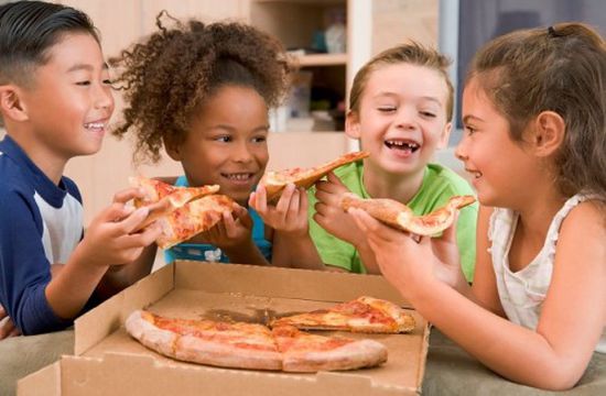 دراسة أمريكية تسلّط الضوء على خطورة تناول الأطفال للوجبات السريعة