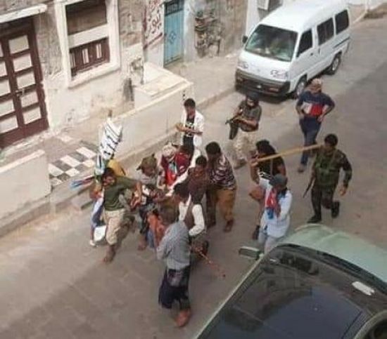 وصول جرحى الموكب الجنائزي إلى مستشفى الجمهورية بعدن