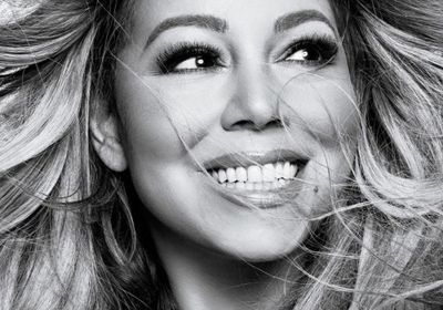 ماريا كاري تنشر صورها برفقة بيل كلينتون وزوجته هيلاري