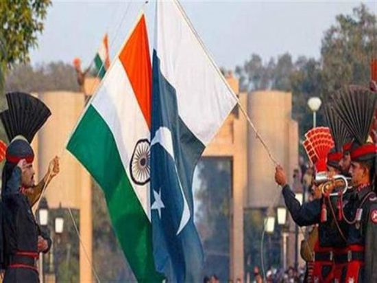 باكستان تطرد السفير الهندي وتقرر تعليق التجارة المشتركة