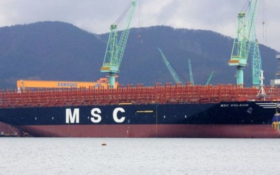 لأول مرة.. أكبر سفينة حاويات في العالم تعبر قناة السويس المصرية 