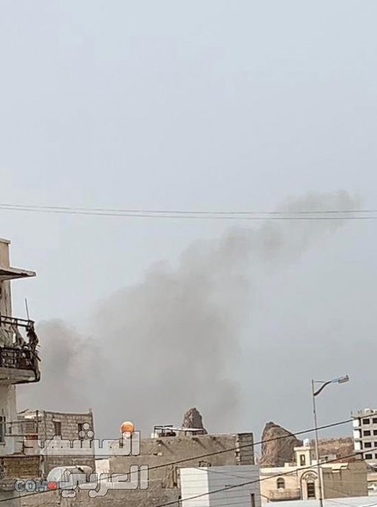 عاجل..مليشيات الإصلاح تستهدف معسكر جبل حديد بالمدفعية الثقيلة