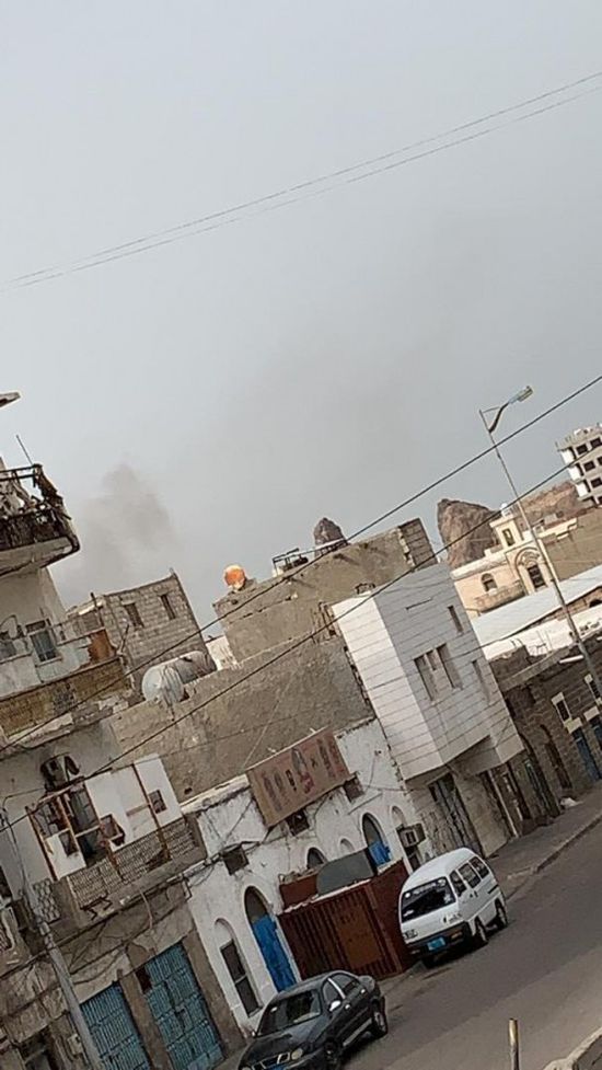 سقوط قذيفة إخوانية بالقرب من مبنى المحافظة بالمعلا