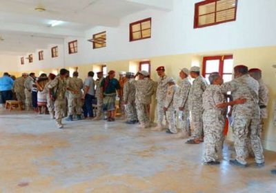 مدير فرع مركزي مأرب يرفض صرف رواتب دوائر الجيش   