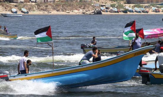 زوارق الاحتلال الإسرائيلي تُطلق النار على مراكب الصيادين الفلسطينيين