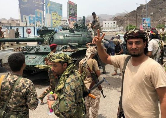 خروج 200 جندي بالحرس الرئاسي من قصر اليمامة بشكل آمن