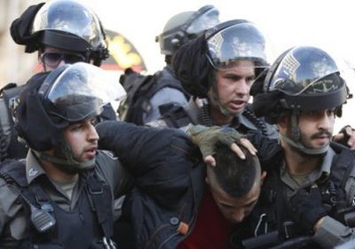 قوات الاحتلال تعتدي على فلسطينيين بالقدس