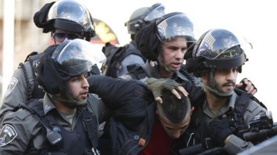 قوات الاحتلال تعتدي على فلسطينيين بالقدس