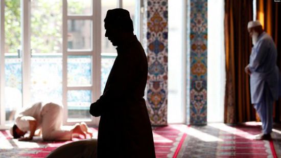 تطورات مثيرة في قضية إطلاق النار داخل مسجد بالنرويج
