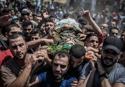 وسط صيحات الغضب والاستنكار.. تشييع جثمان فلسطيني قتل برصاص الاحتلال