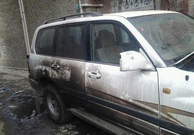 مليشيا الإصلاح تفجر سيارة مواطن بعبوة ناسفة في تعز (صور)