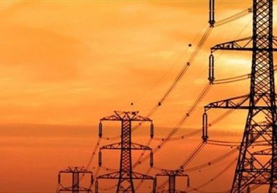 تواصل أعمال إصلاح خطوط الكهرباء في العاصمة عدن