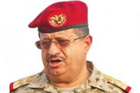 بن فريد يسخر من وزير الدفاع اليمني ويصفه بـ"النائم"