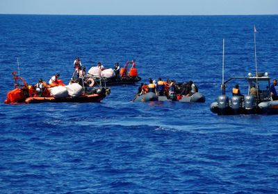 إنقاذ 81 مهاجرًا غير شرعيًا قبالة السواحل الليبية