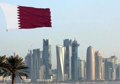 كاتب سعودي عن قطر: تناست صغر حجمها.. وغردت خارج السرب