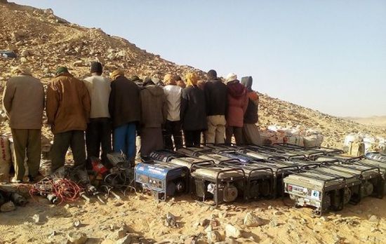 اعتقال 23 منقبًا عن الذهب وضبط 200 كيس من خليط الخام بالجزائر 