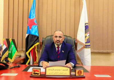 بن فريد يؤكد رفض الرئيس الزُبيدي لأي ممارسات خاطئة من القوات الجنوبية