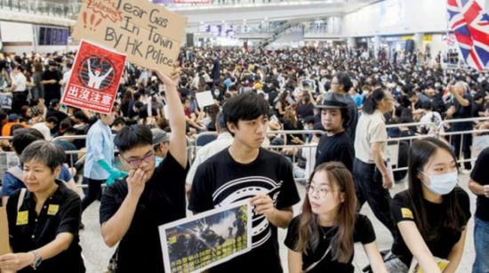 لليوم الرابع على التوالي.. مطار "هونغ كونغ" يلغي جميع الرحلات 