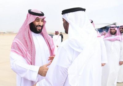 بعد مباحثات بشأن اليمن.. ولي عهد أبوظبي يغادر جدة (صورة)