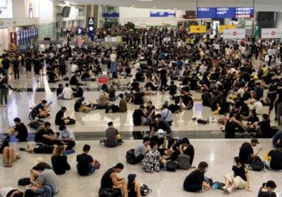 بعد سيطرة المتظاهرين على صالاته.. إلغاء جميع الرحلات بمطار " هونغ كونغ " الصيني