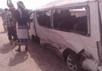 مصرع سيدة وإصابة 4 آخرين في حادث مروع بأبين