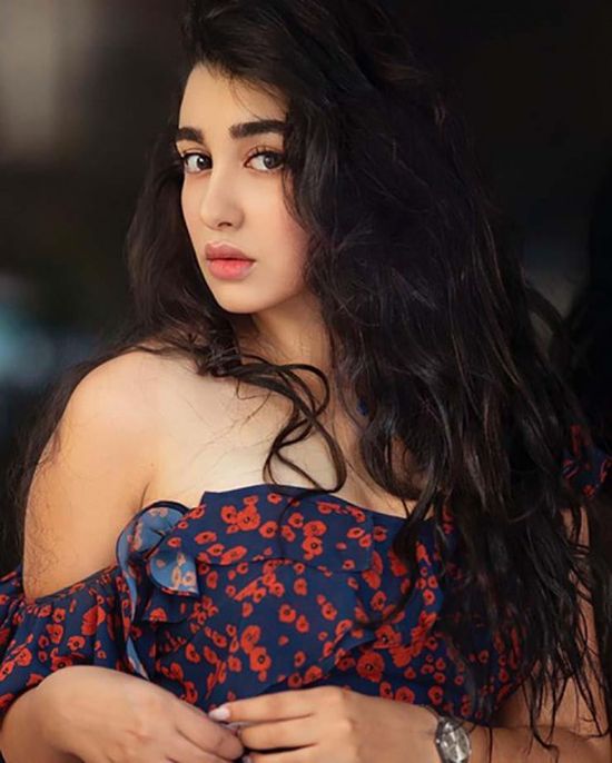 جيهان خليل تشارك جمهورها صور أحدث جلسة تصوير 