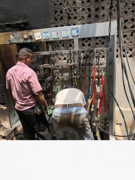فرق الكهرباء تواصل إصلاح الأعطال بمديريات عدن