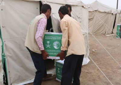 سلمان للإغاثة يوزع ألف سلة غذائية في الخوخة (صور)